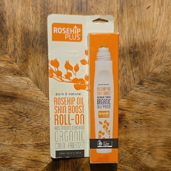 Rosehip Plus Organic Skin Boost Roll On Facial Oil - Picture 1 of 6